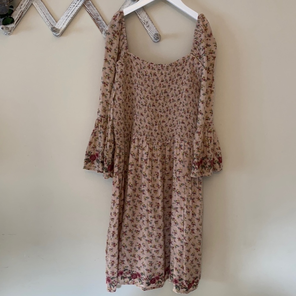 3/4 bell sleeve floral dress NWOT GORGEOUS size L